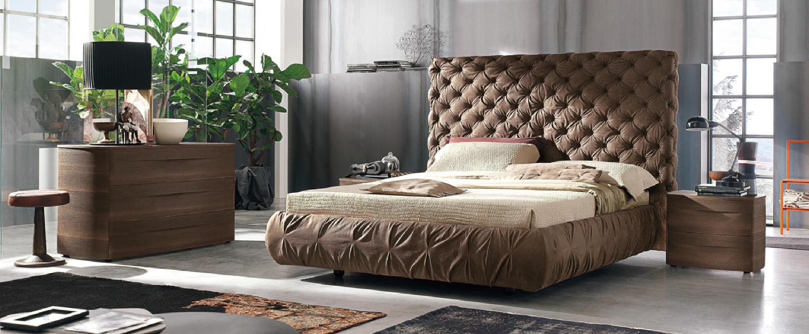 Двуспальные кровати с обивкой: Chantal alto